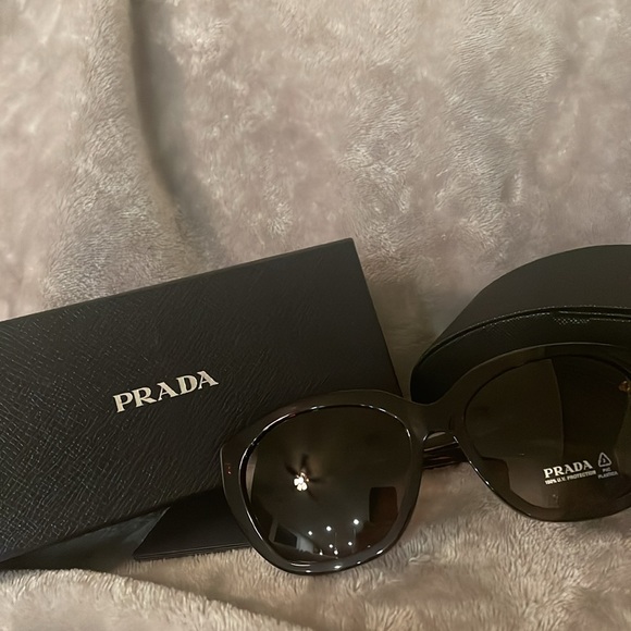 NIB PRADA Sunglasses - Picture 3 of 3